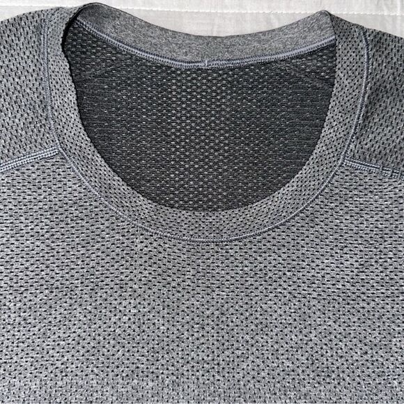 lululemon XL Men’s Gray Crewneck Raglan Short Sleeve Active Workout Tee - Picture 13 of 13